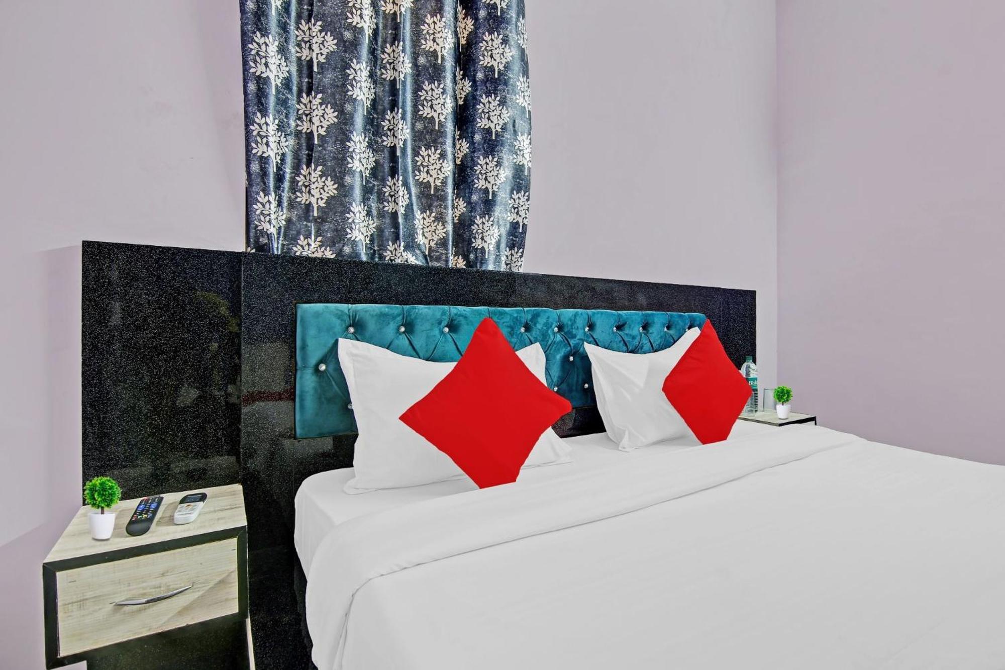 Oyo Galaxy Plaza Hotell Ghaziabad Eksteriør bilde